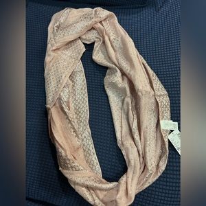 NWT Wrap around scarf for kids from children’s place in rose dust.